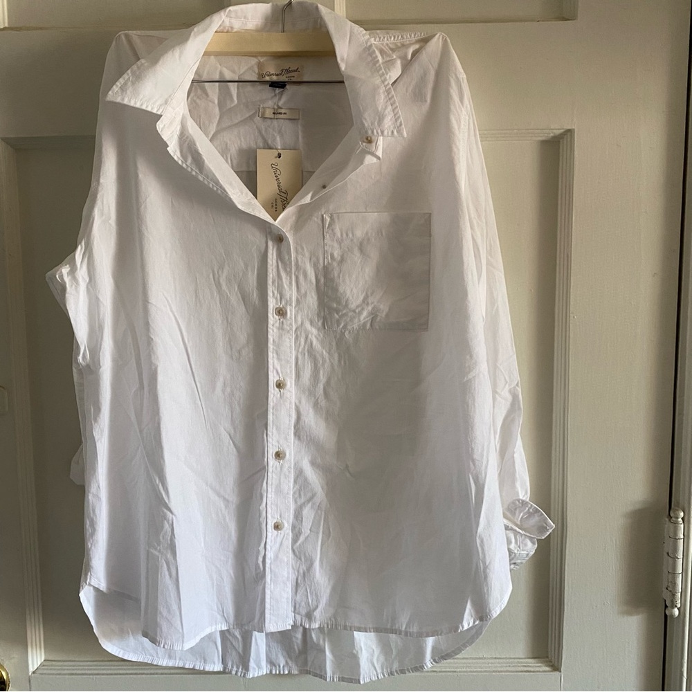 Universal Thread Women’s Long Sleeve Button Down Shirt: Relaxed Fit 100% Cotton